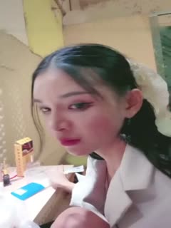 可憐美女 生病了還直播賺錢沫熙小仙女身材苗條纖細 很長的假雞巴自慰插出血 假道具太長了 真夠拼的